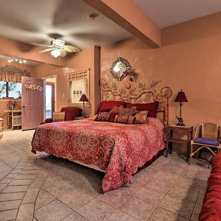 Exotic Home With Patio And Grill Walk To Canyon Lake! 외부 사진