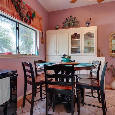 Exotic Home With Patio And Grill Walk To Canyon Lake! 외부 사진