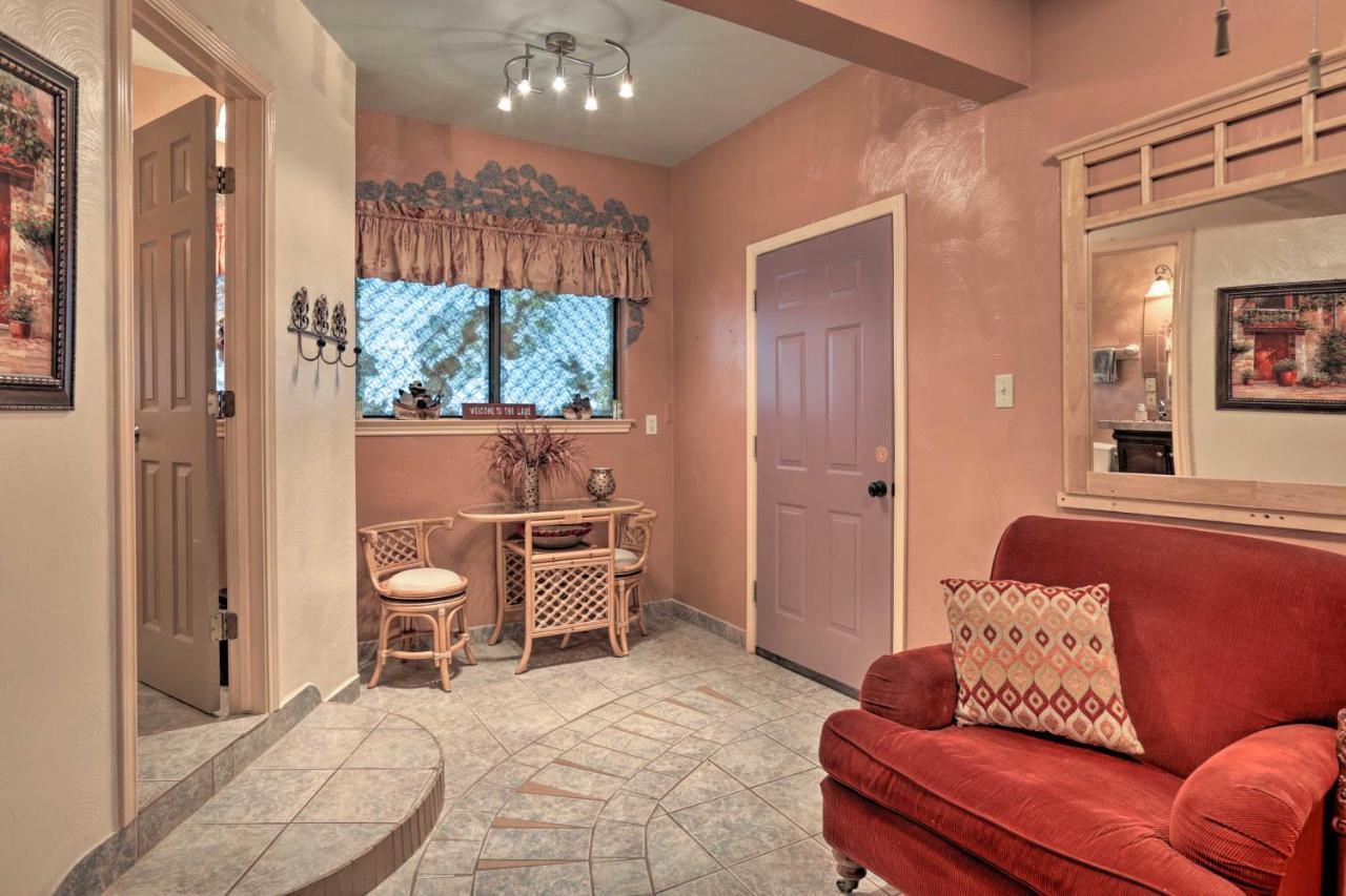 Exotic Home With Patio And Grill Walk To Canyon Lake! 외부 사진