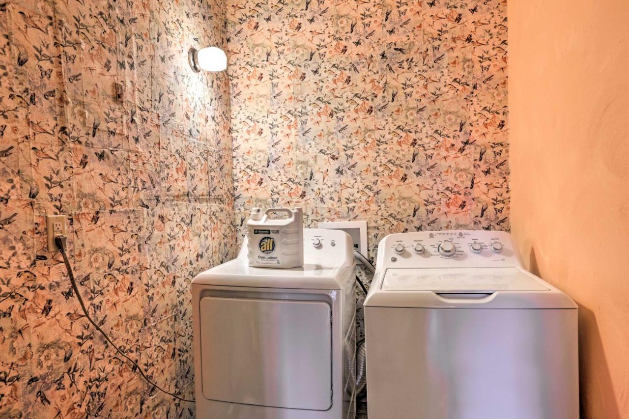 Exotic Home With Patio And Grill Walk To Canyon Lake! 외부 사진