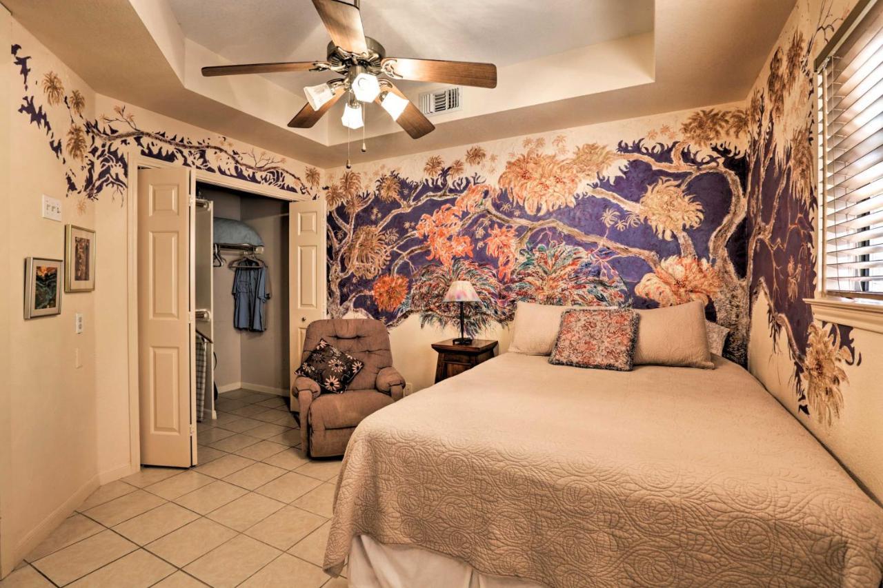 Exotic Home With Patio And Grill Walk To Canyon Lake! 외부 사진