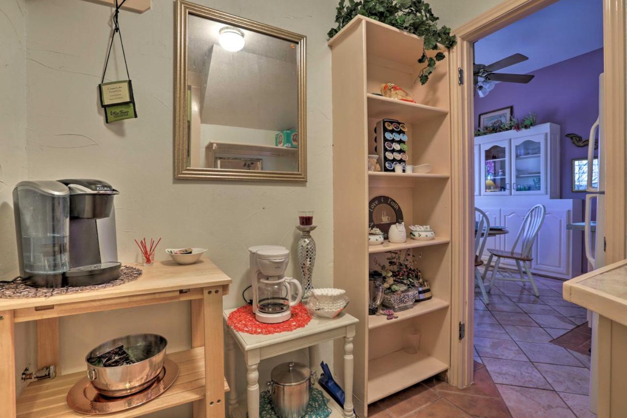 Exotic Home With Patio And Grill Walk To Canyon Lake! 외부 사진